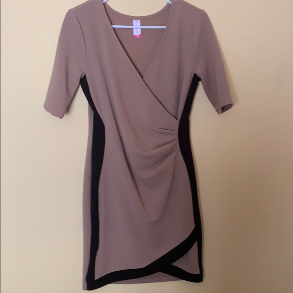 Body flattering dress - Picture 2 of 4